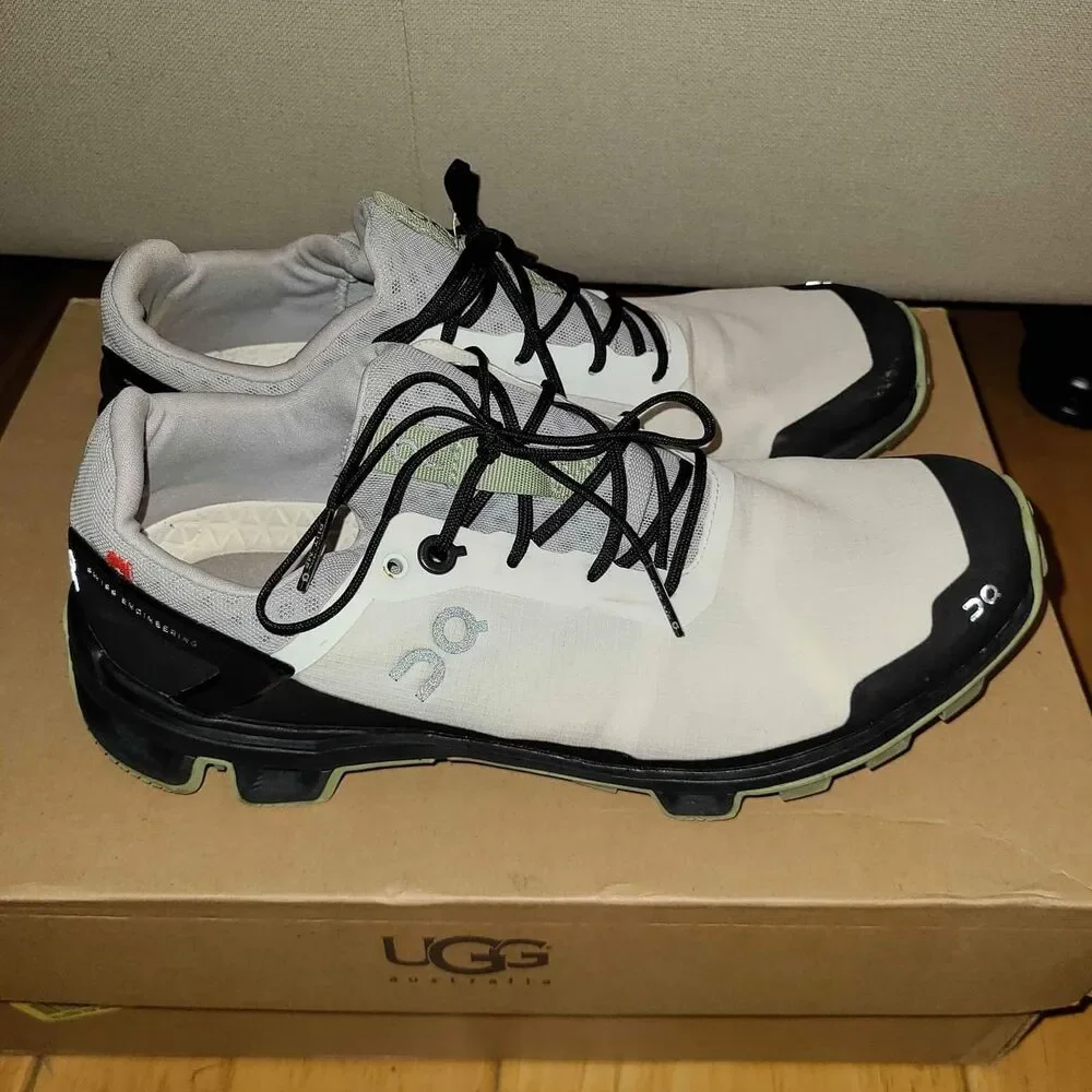 On Cloud Cloudventure Peak Swiss Trail Running Sneakers Tennis Shoe Women Size 7